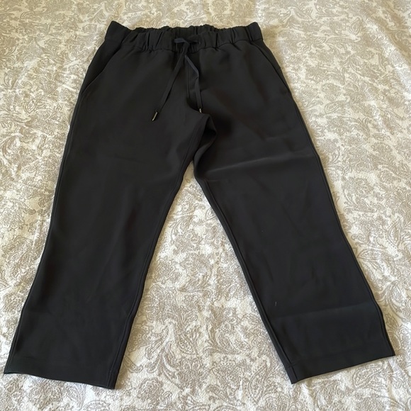 Lululemon On the Fly *Woven* 23” Pants - Picture 4 of 10